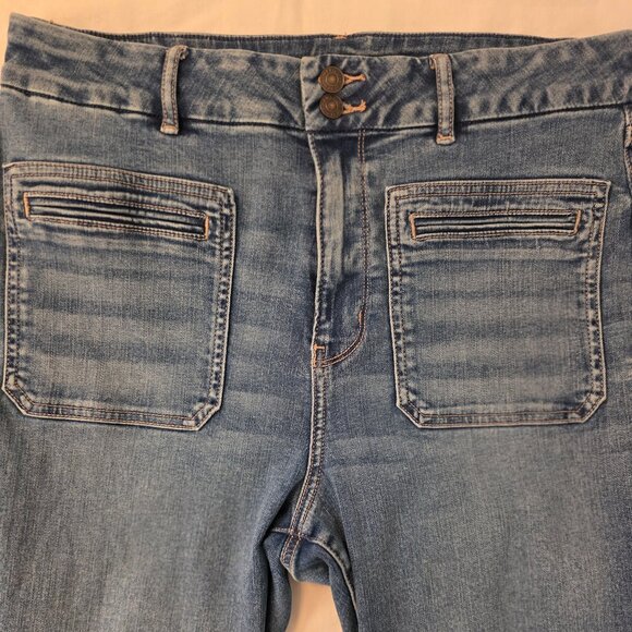 American Eagle Women's Curvy Super Hi-Rise, Next Level Stretch Flare Denim Jeans - Picture 3 of 8